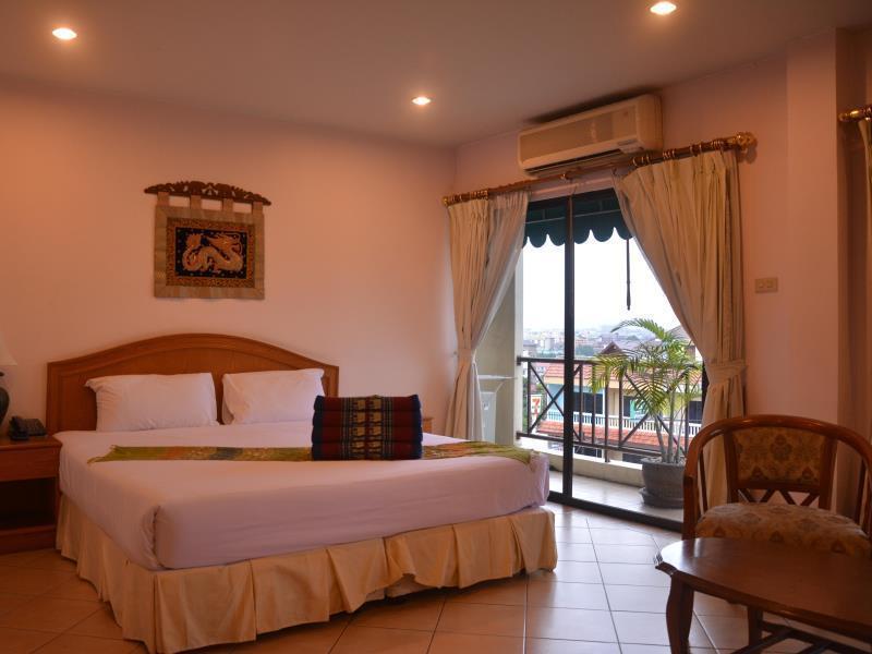Seven Oaks Inn Jomtien Exterior foto