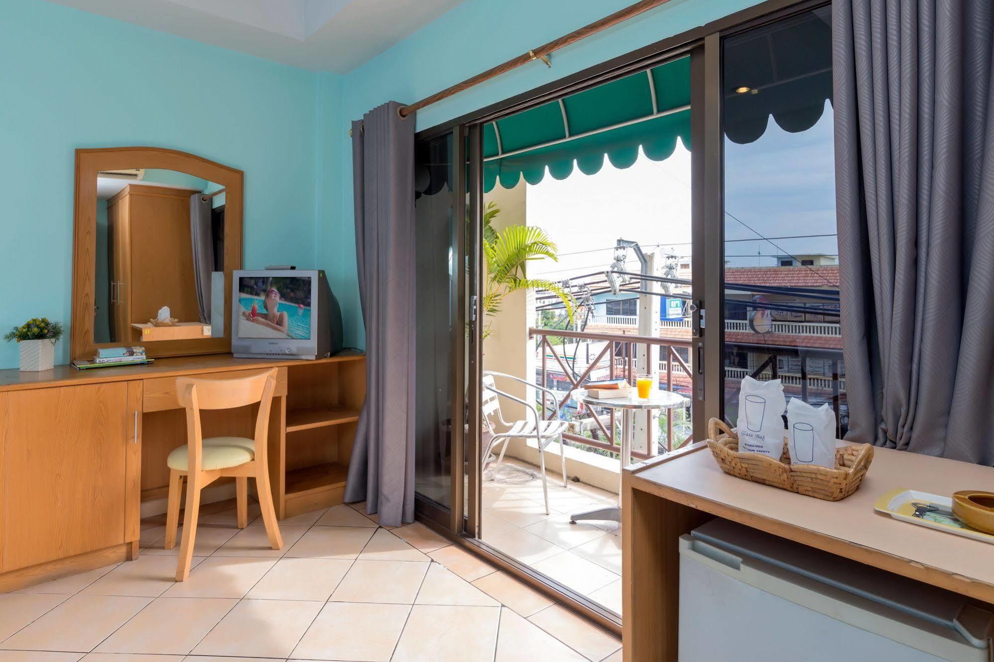 Seven Oaks Inn Jomtien Exterior foto