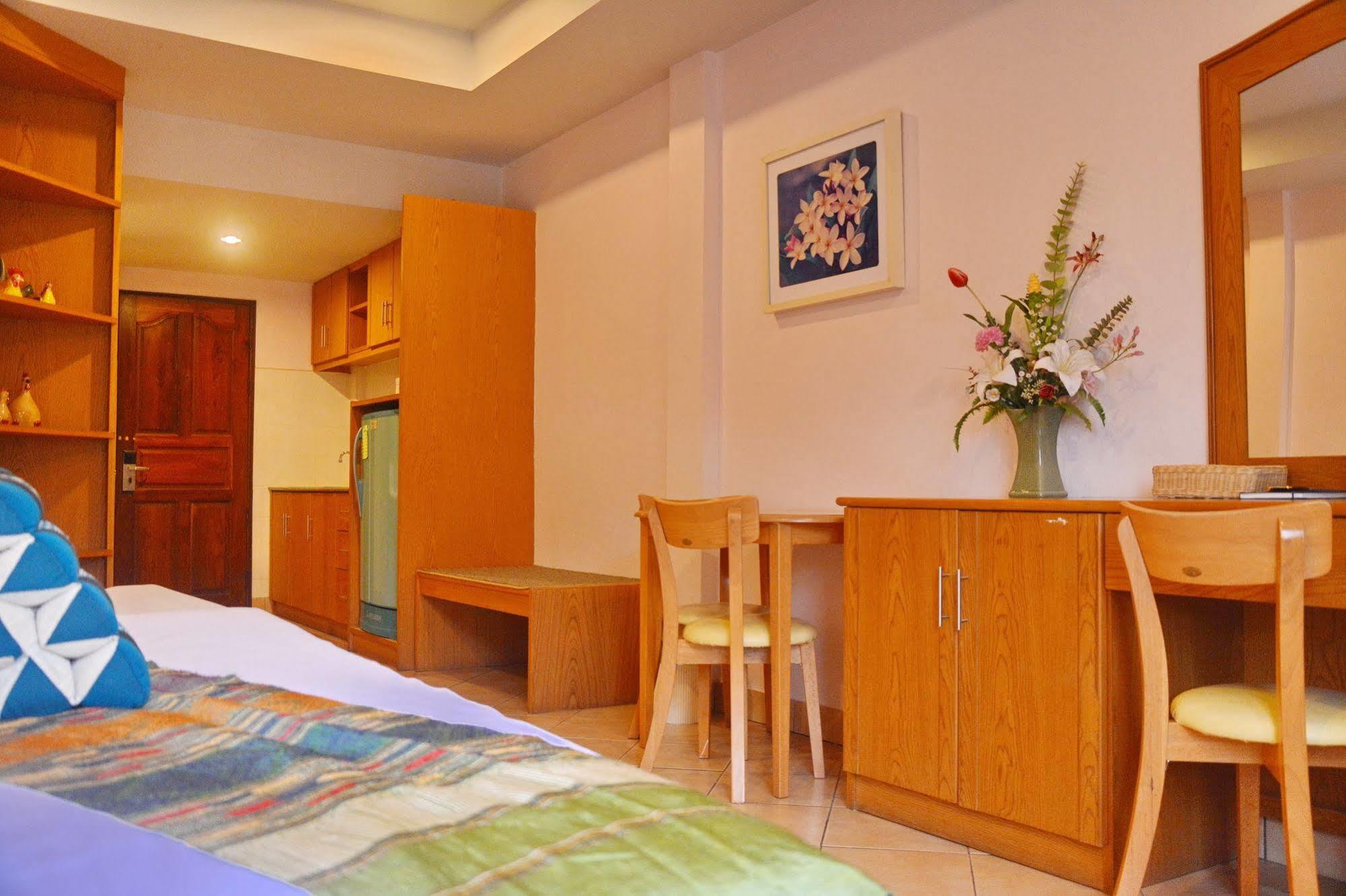 Seven Oaks Inn Jomtien Exterior foto