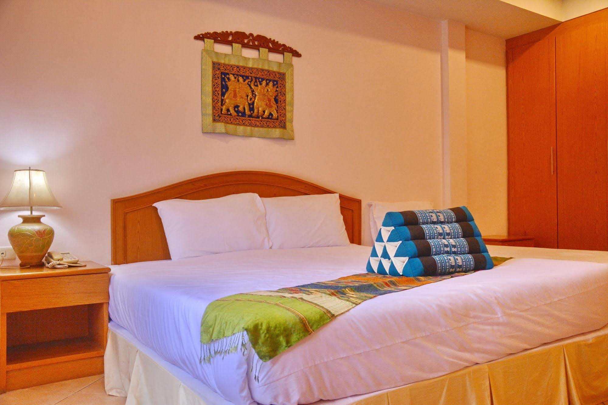 Seven Oaks Inn Jomtien Exterior foto