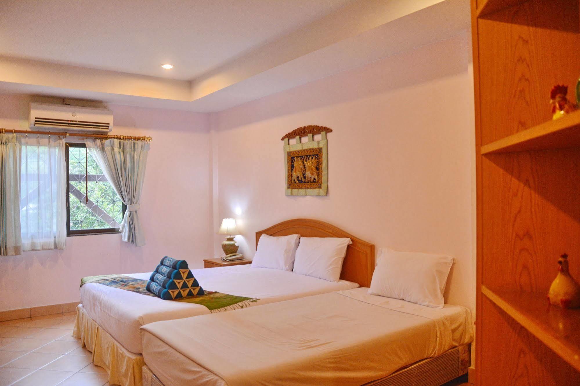 Seven Oaks Inn Jomtien Exterior foto